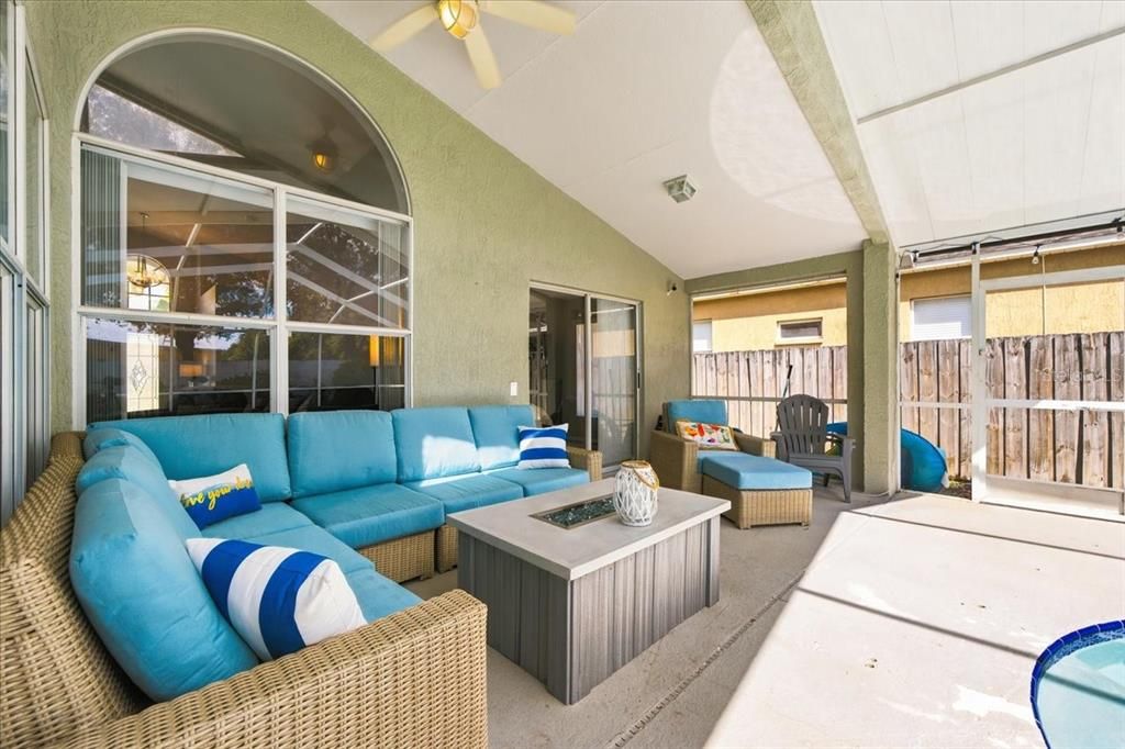 En Venta: $474,000 (4 camas, 3 baños, 1942 Pies cuadrados)