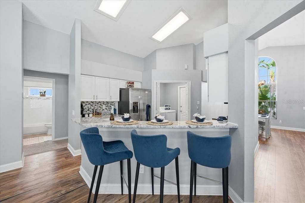 En Venta: $474,000 (4 camas, 3 baños, 1942 Pies cuadrados)