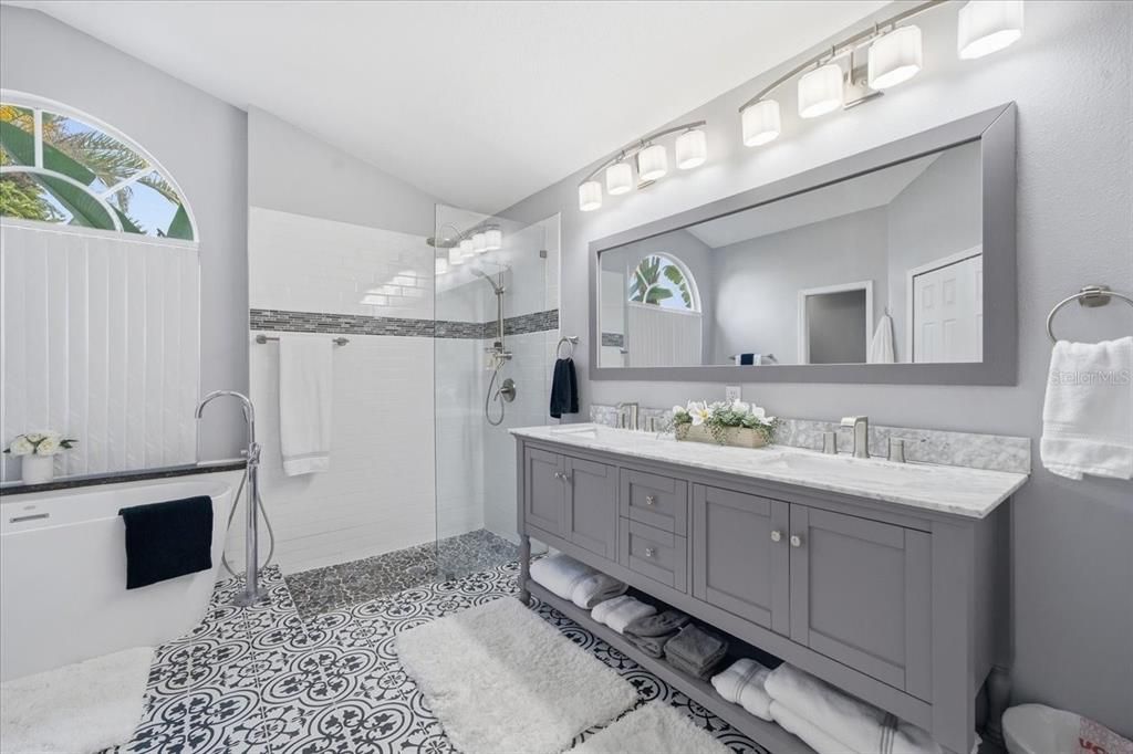 En Venta: $474,000 (4 camas, 3 baños, 1942 Pies cuadrados)