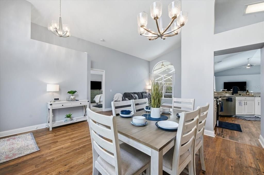 En Venta: $474,000 (4 camas, 3 baños, 1942 Pies cuadrados)