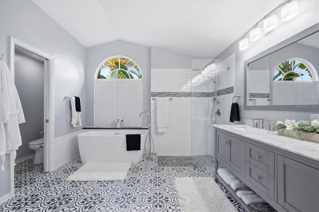 En Venta: $474,000 (4 camas, 3 baños, 1942 Pies cuadrados)