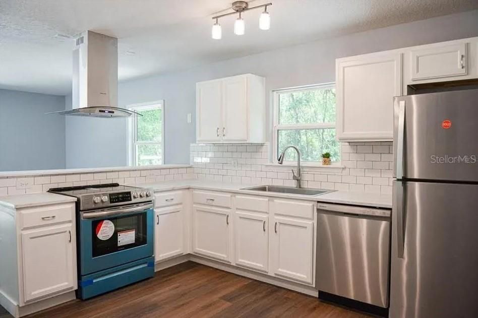 For Rent: $1,800 (3 beds, 2 baths, 1092 Square Feet)