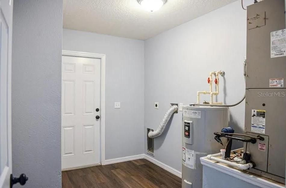 For Rent: $1,800 (3 beds, 2 baths, 1092 Square Feet)
