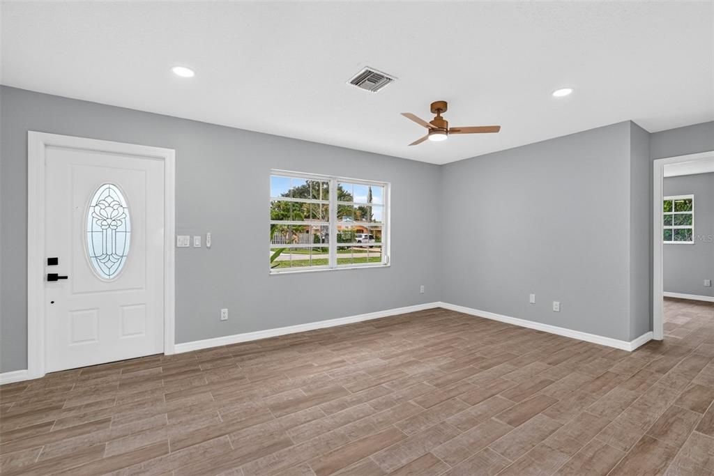 For Sale: $338,500 (3 beds, 2 baths, 1203 Square Feet)