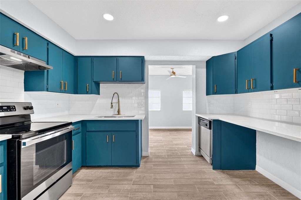 For Sale: $338,500 (3 beds, 2 baths, 1203 Square Feet)