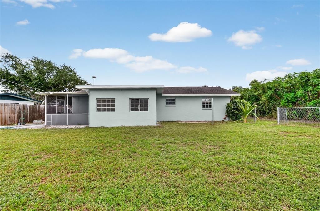 For Sale: $338,500 (3 beds, 2 baths, 1203 Square Feet)