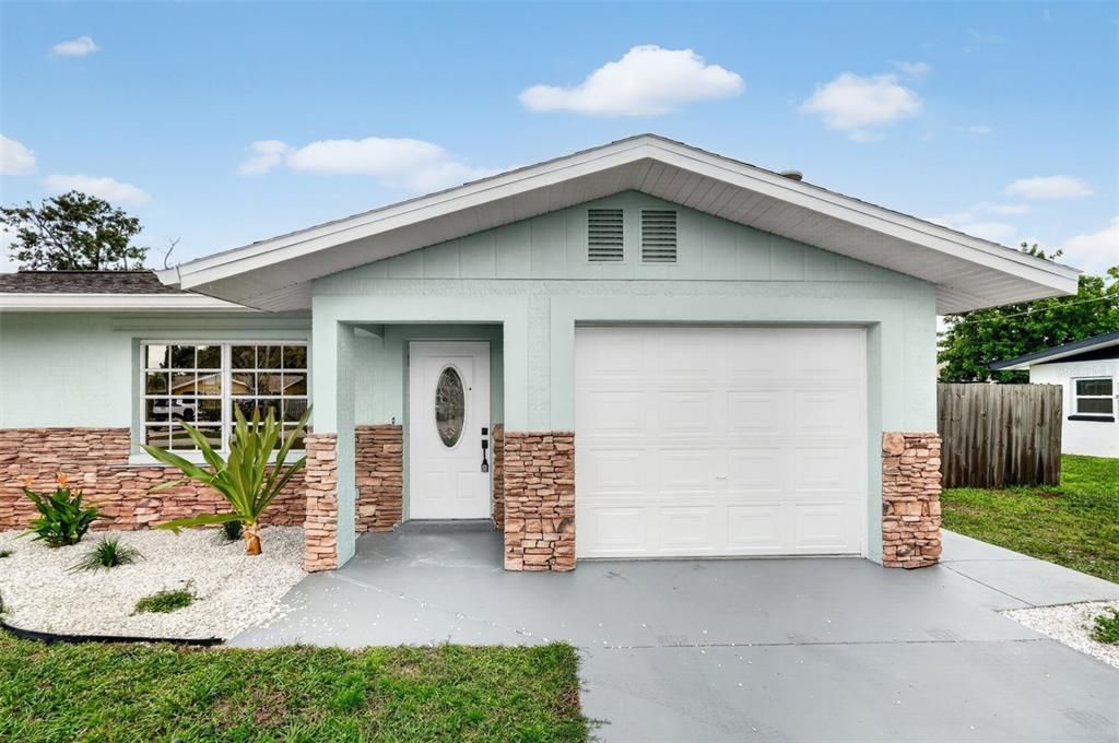 For Sale: $338,500 (3 beds, 2 baths, 1203 Square Feet)