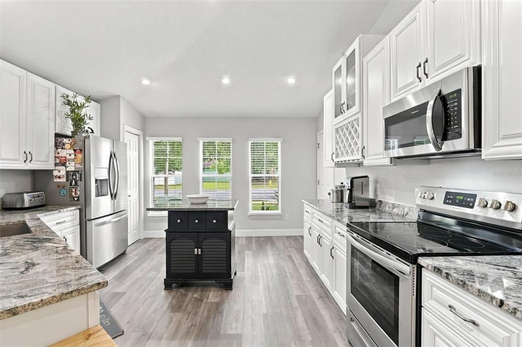 На продажу: $349,999 (4 спален, 2 ванн, 1520 Квадратных фут)
