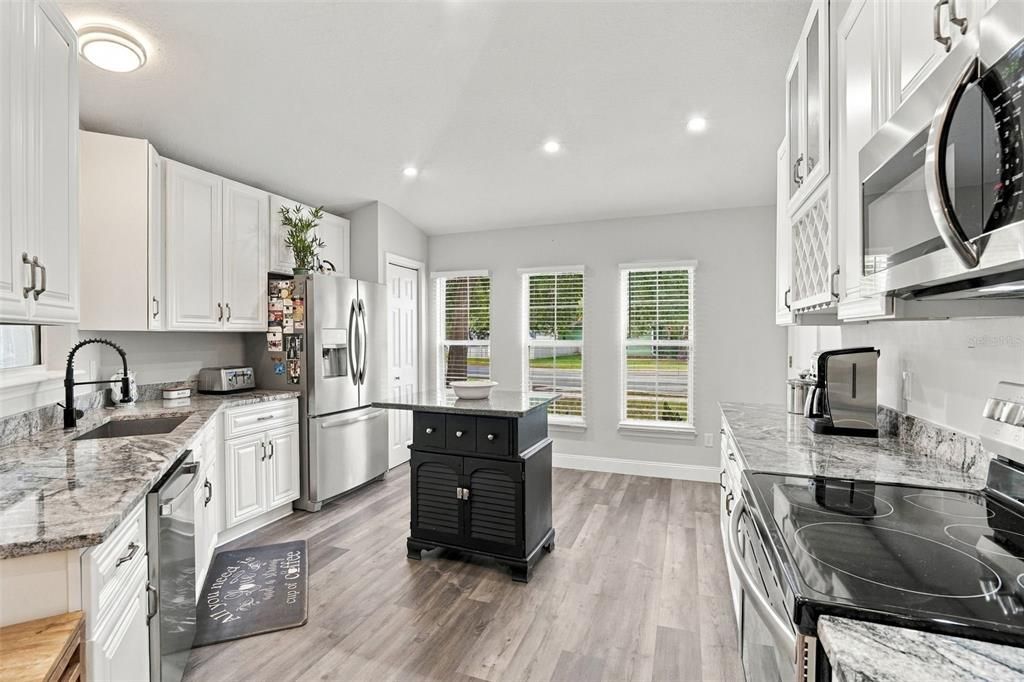 На продажу: $349,999 (4 спален, 2 ванн, 1520 Квадратных фут)