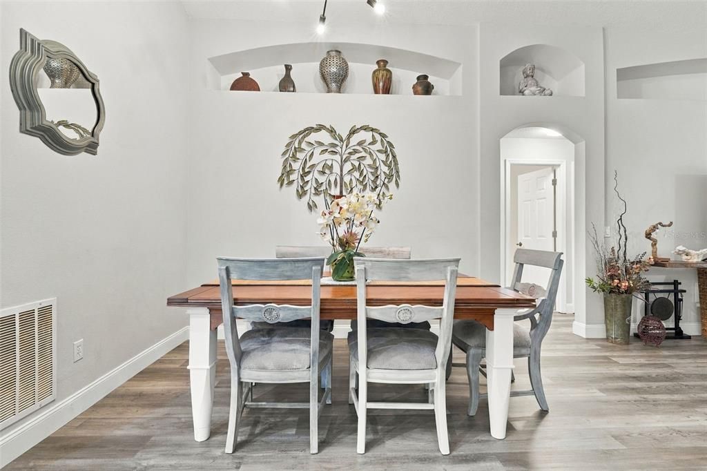 На продажу: $349,999 (4 спален, 2 ванн, 1520 Квадратных фут)