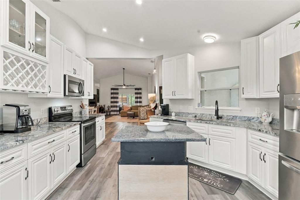 На продажу: $349,999 (4 спален, 2 ванн, 1520 Квадратных фут)