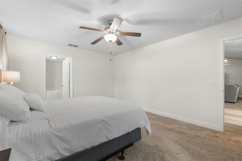 For Sale: $400,000 (4 beds, 3 baths, 2078 Square Feet)