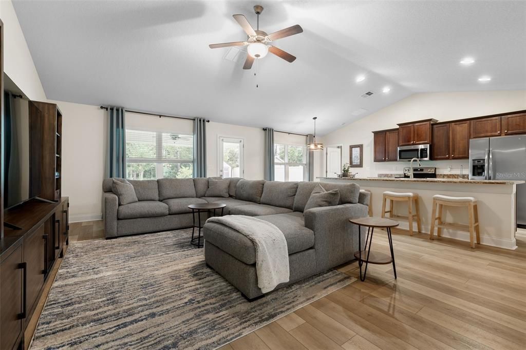 For Sale: $400,000 (4 beds, 3 baths, 2078 Square Feet)
