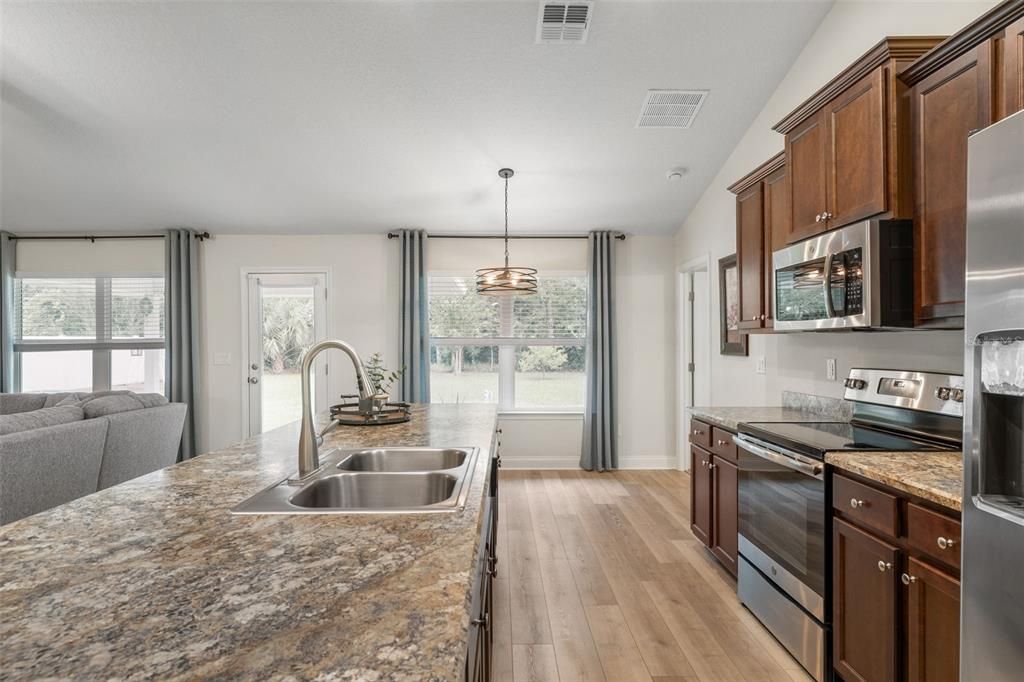 For Sale: $400,000 (4 beds, 3 baths, 2078 Square Feet)