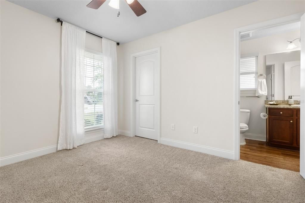 For Sale: $400,000 (4 beds, 3 baths, 2078 Square Feet)
