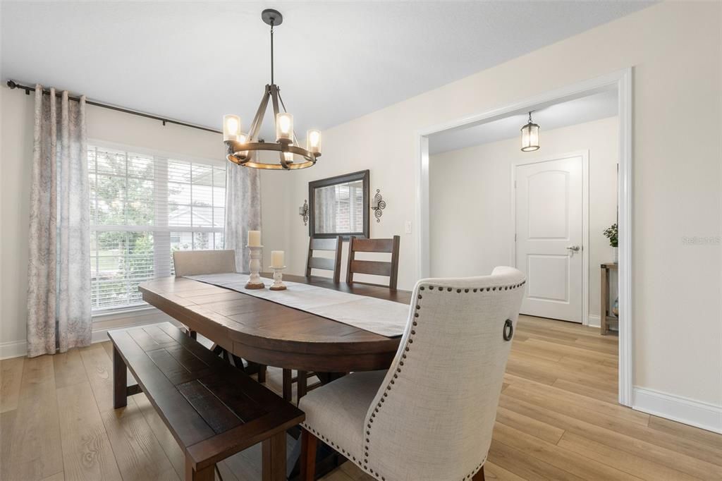 For Sale: $400,000 (4 beds, 3 baths, 2078 Square Feet)
