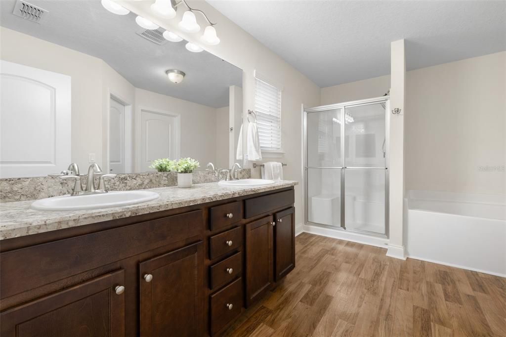 For Sale: $400,000 (4 beds, 3 baths, 2078 Square Feet)
