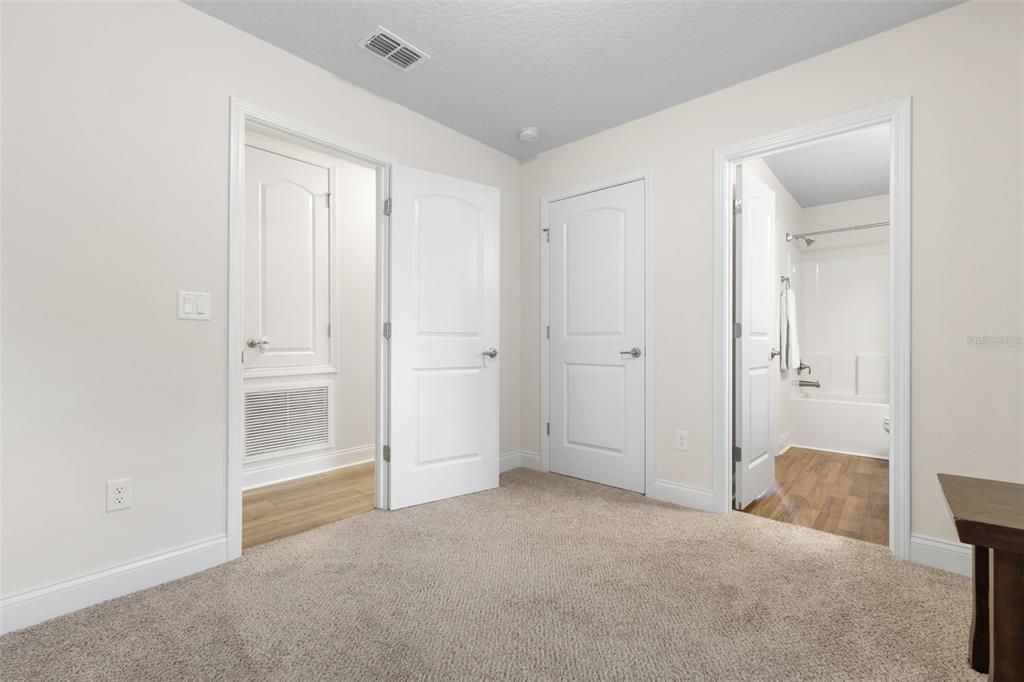 For Sale: $400,000 (4 beds, 3 baths, 2078 Square Feet)