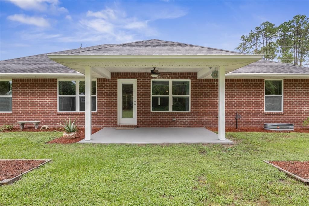 For Sale: $400,000 (4 beds, 3 baths, 2078 Square Feet)