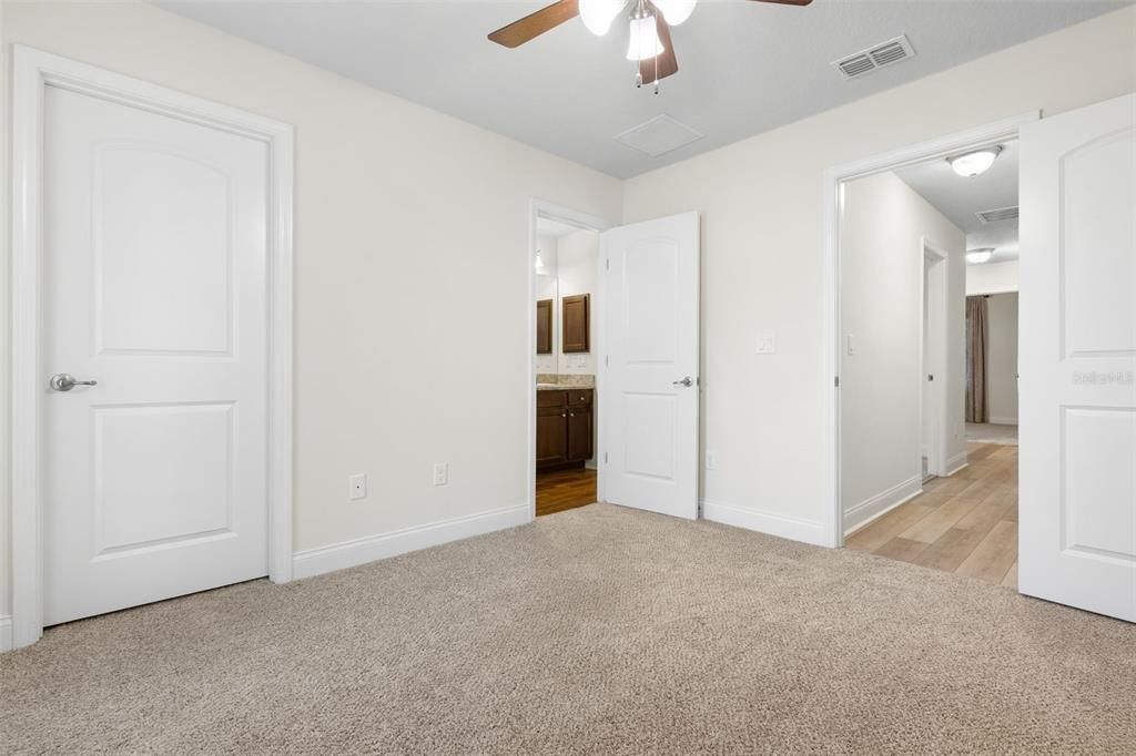 For Sale: $400,000 (4 beds, 3 baths, 2078 Square Feet)