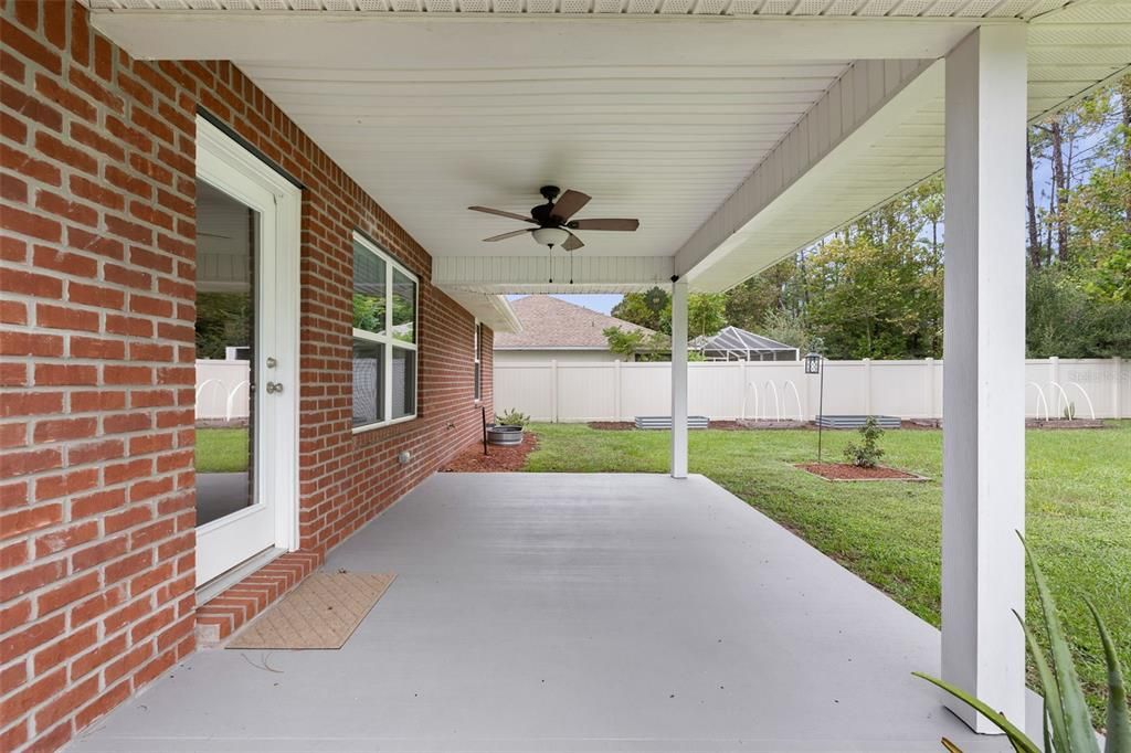 For Sale: $400,000 (4 beds, 3 baths, 2078 Square Feet)