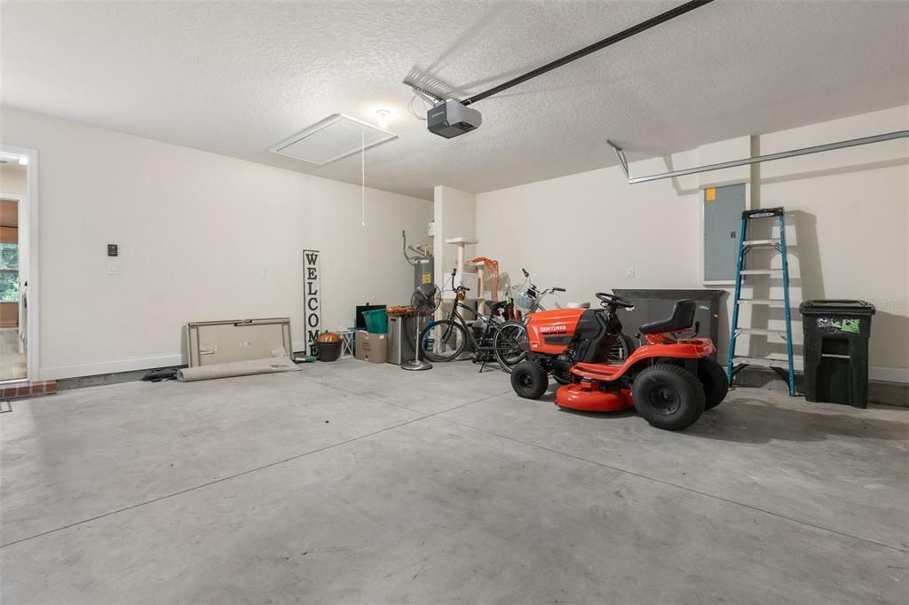 For Sale: $400,000 (4 beds, 3 baths, 2078 Square Feet)