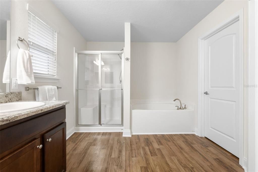 For Sale: $400,000 (4 beds, 3 baths, 2078 Square Feet)