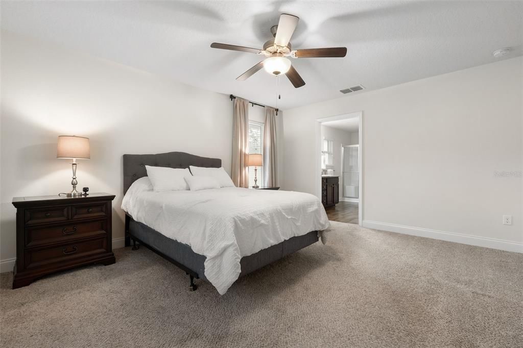 For Sale: $400,000 (4 beds, 3 baths, 2078 Square Feet)