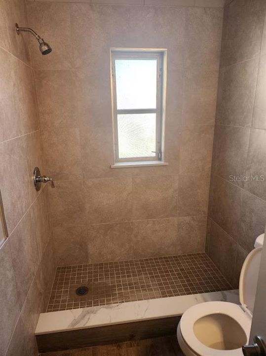 For Rent: $1,600 (1 beds, 1 baths, 900 Square Feet)