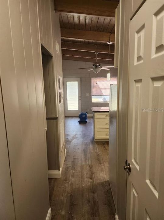 For Rent: $1,600 (1 beds, 1 baths, 900 Square Feet)