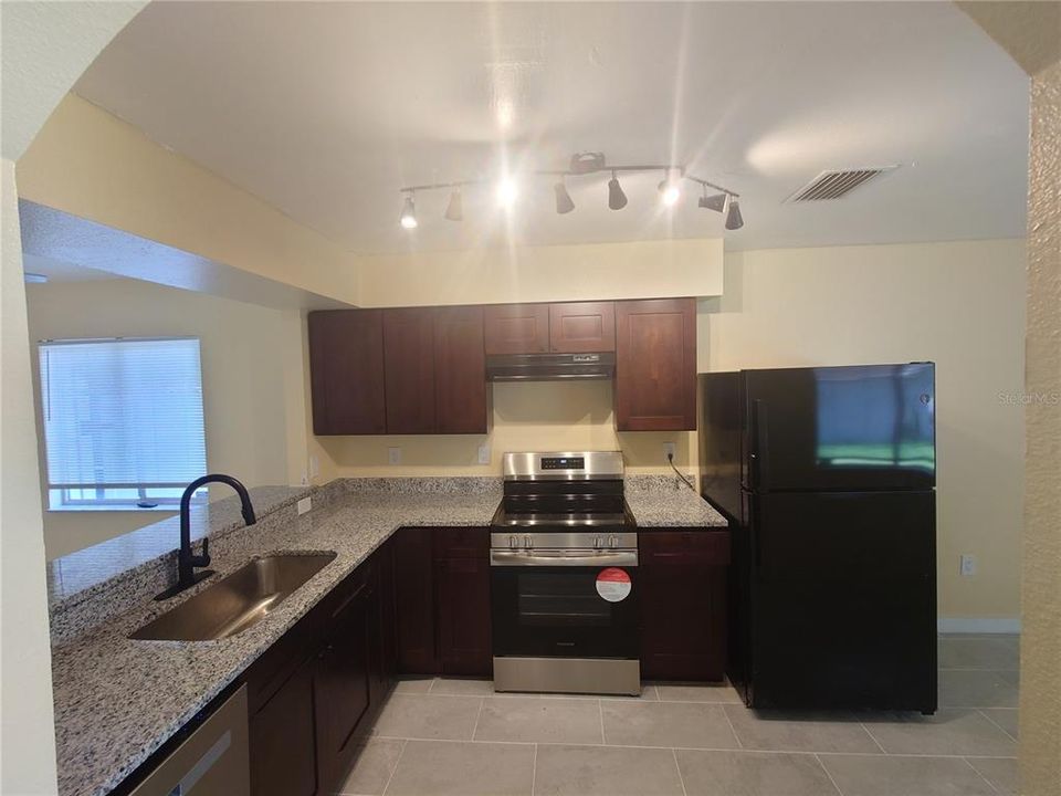 В аренду: $1,795 (2 спален, 1 ванн, 983 Квадратных фут)