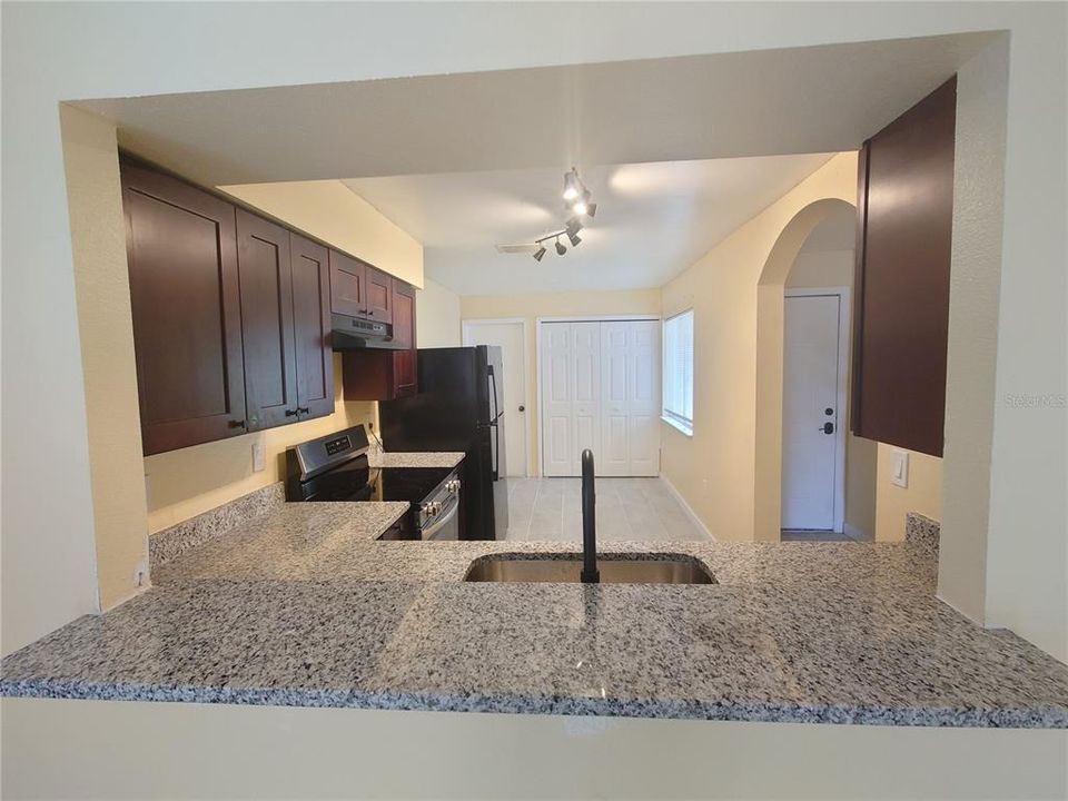В аренду: $1,795 (2 спален, 1 ванн, 983 Квадратных фут)