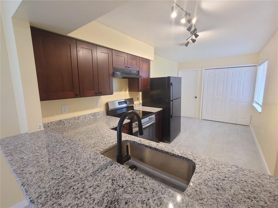 В аренду: $1,795 (2 спален, 1 ванн, 983 Квадратных фут)