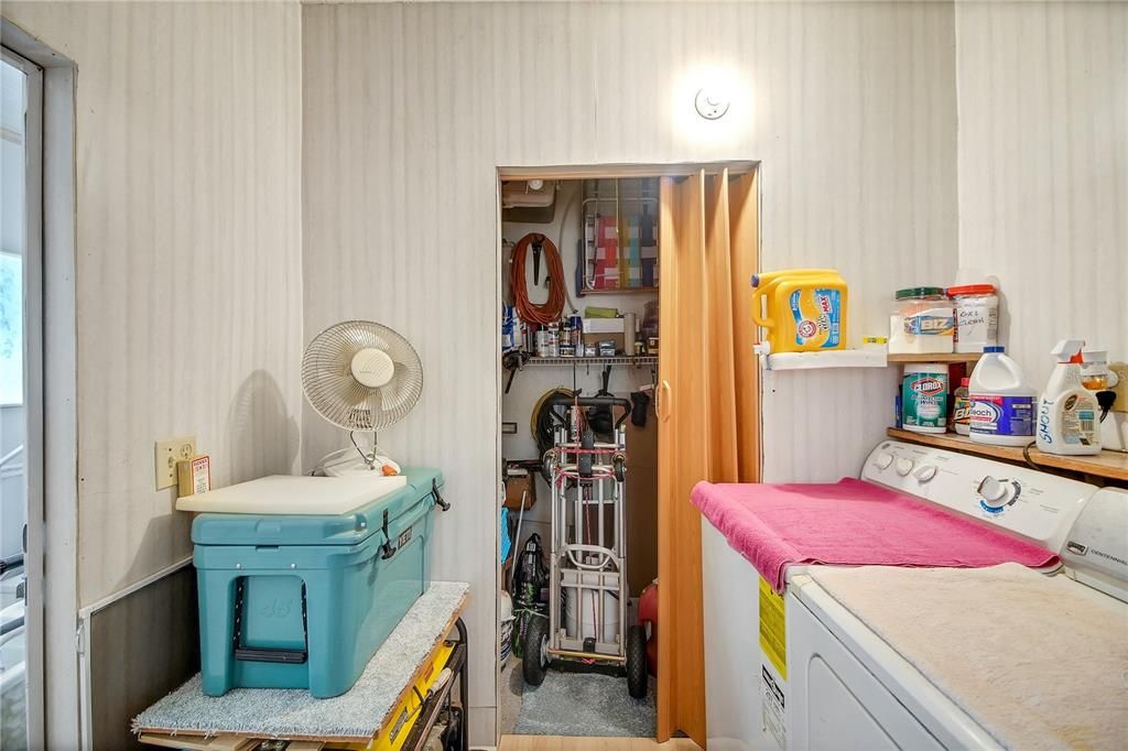 На продажу: $123,000 (2 спален, 2 ванн, 1312 Квадратных фут)
