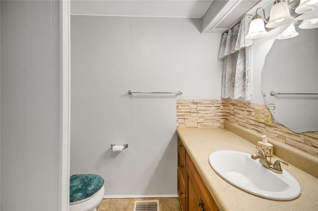 На продажу: $123,000 (2 спален, 2 ванн, 1312 Квадратных фут)