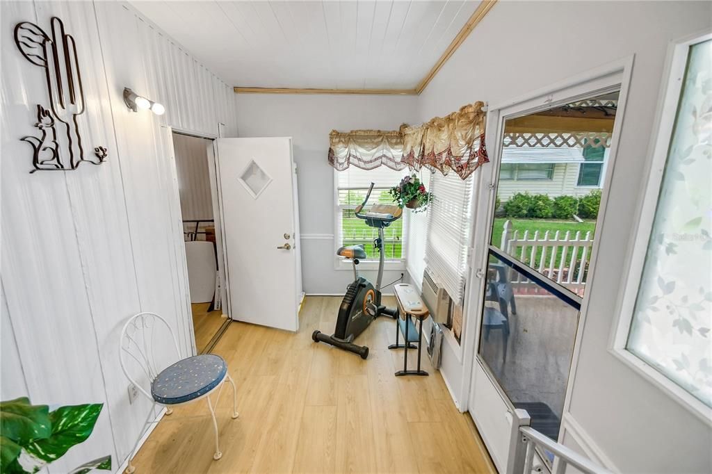 На продажу: $123,000 (2 спален, 2 ванн, 1312 Квадратных фут)