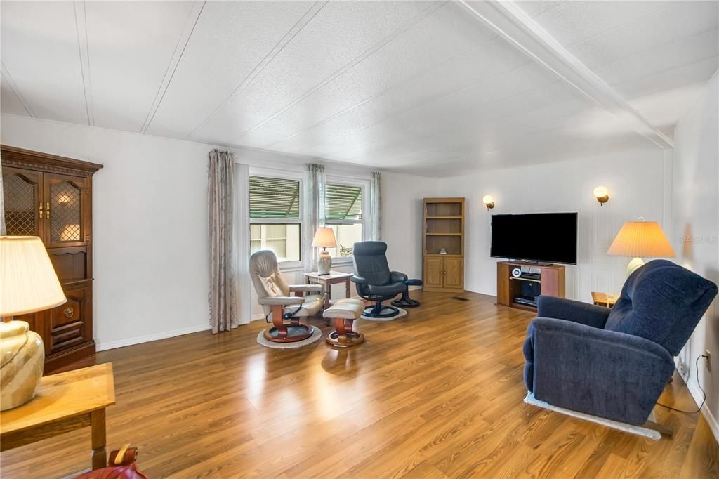 На продажу: $123,000 (2 спален, 2 ванн, 1312 Квадратных фут)