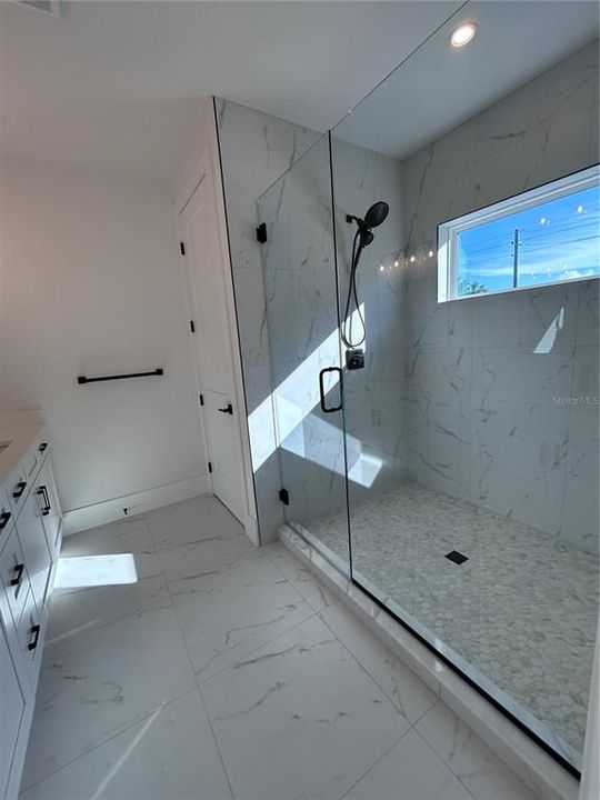 En Venta: $1,249,900 (4 camas, 2 baños, 2269 Pies cuadrados)