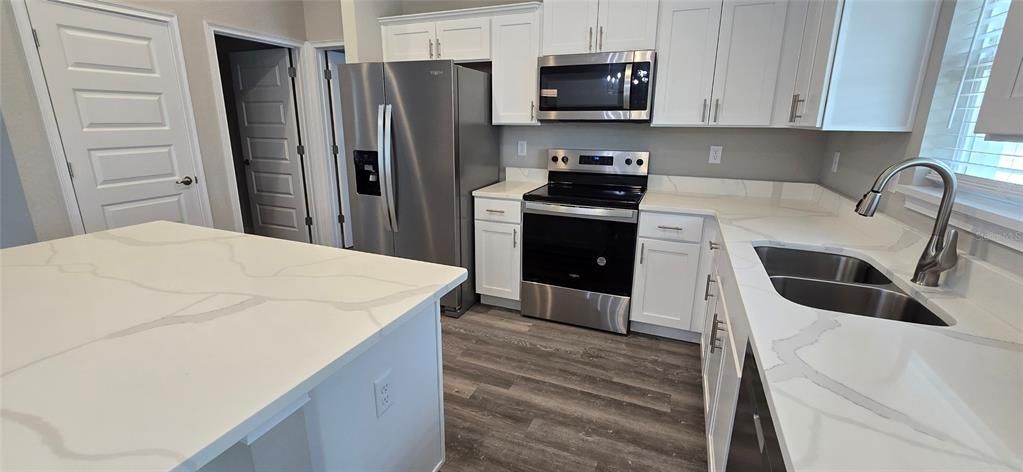 В аренду: $1,795 (3 спален, 2 ванн, 1453 Квадратных фут)