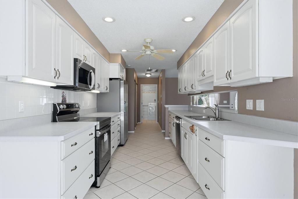 Active With Contract: $379,900 (3 beds, 2 baths, 1691 Square Feet)