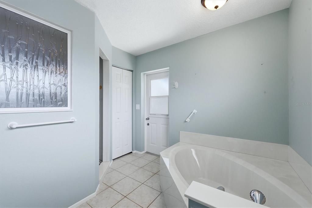 Active With Contract: $379,900 (3 beds, 2 baths, 1691 Square Feet)