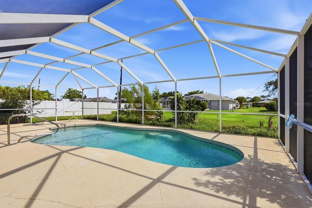 Active With Contract: $379,900 (3 beds, 2 baths, 1691 Square Feet)
