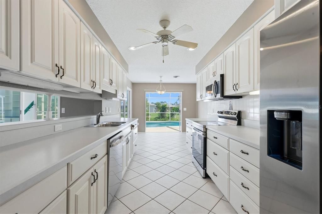 Active With Contract: $379,900 (3 beds, 2 baths, 1691 Square Feet)