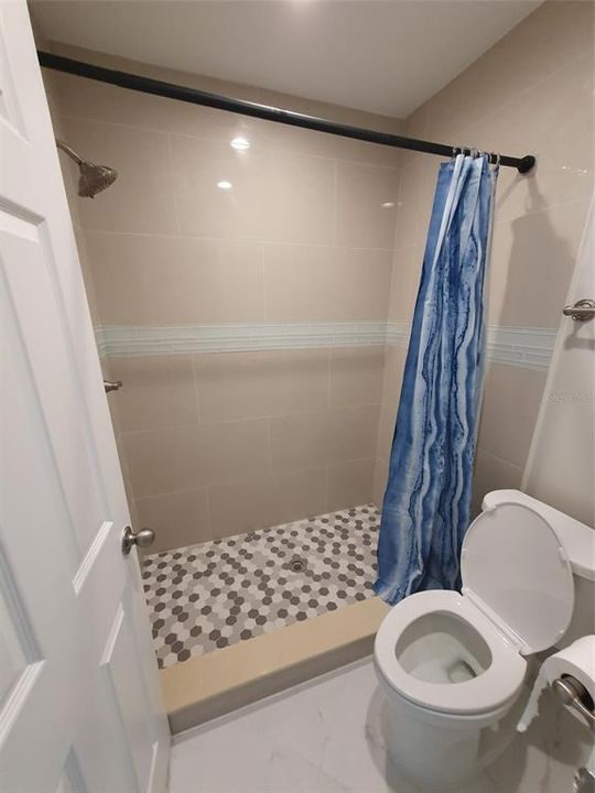 For Rent: $1,900 (2 beds, 2 baths, 1000 Square Feet)