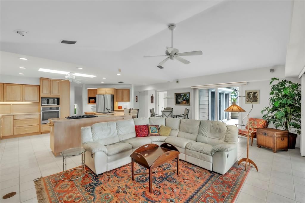 En Venta: $2,295,000 (3 camas, 2 baños, 2800 Pies cuadrados)