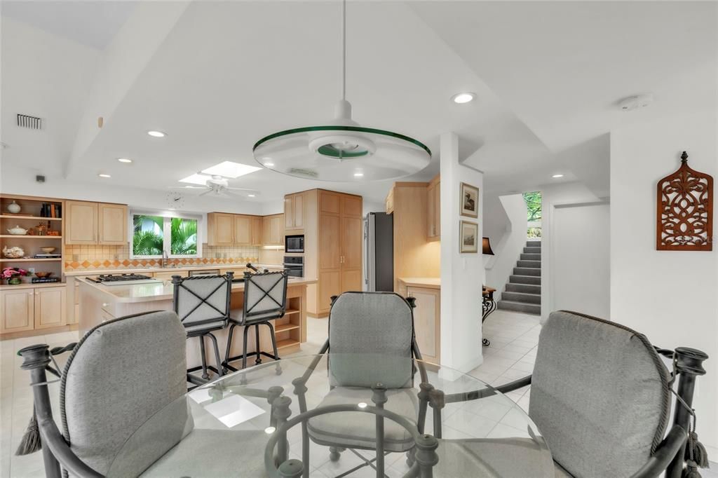 En Venta: $2,295,000 (3 camas, 2 baños, 2800 Pies cuadrados)