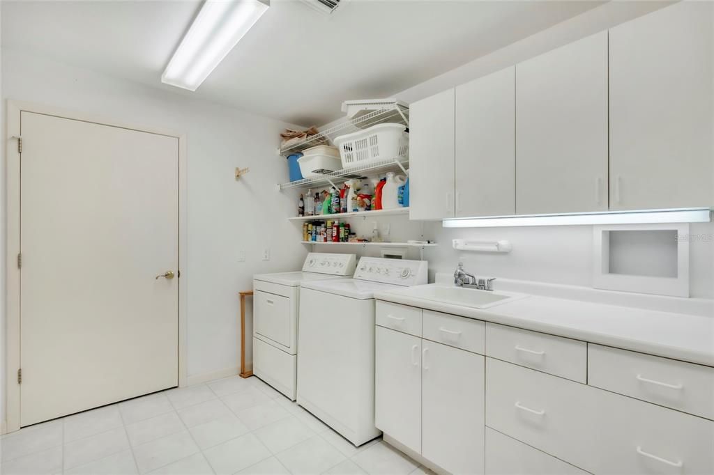 En Venta: $2,295,000 (3 camas, 2 baños, 2800 Pies cuadrados)