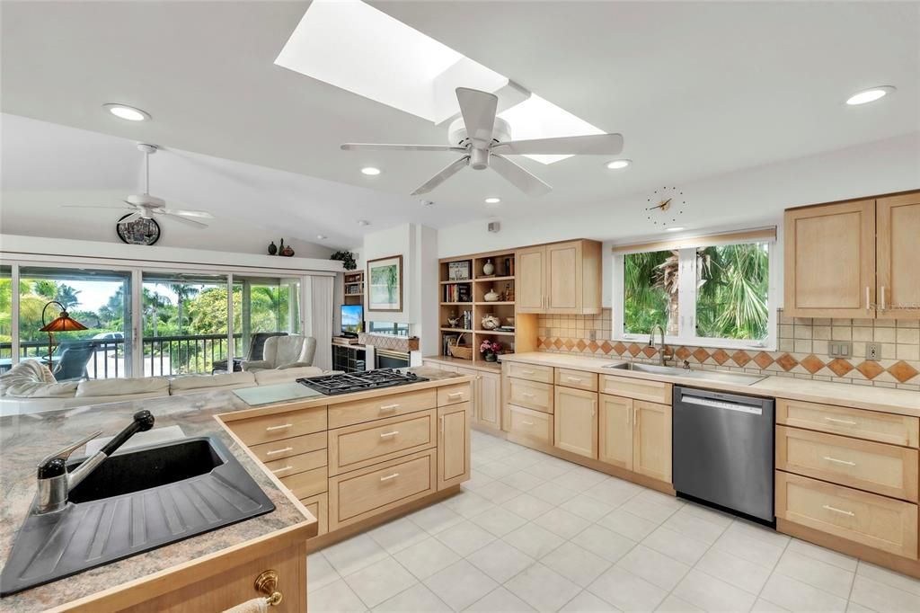 En Venta: $2,295,000 (3 camas, 2 baños, 2800 Pies cuadrados)