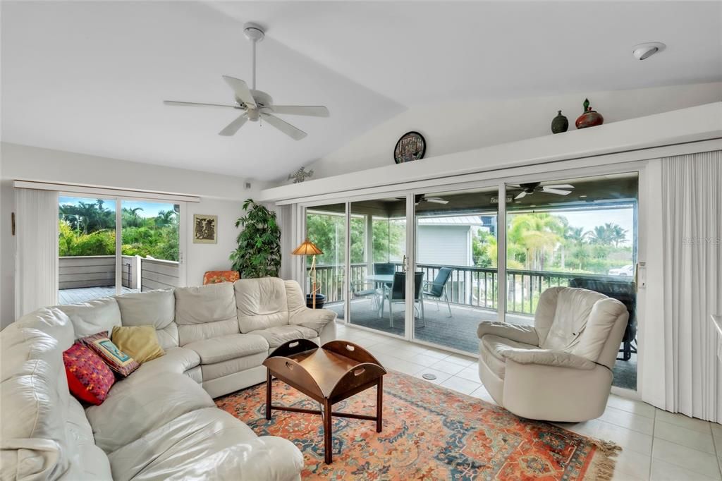 En Venta: $2,295,000 (3 camas, 2 baños, 2800 Pies cuadrados)