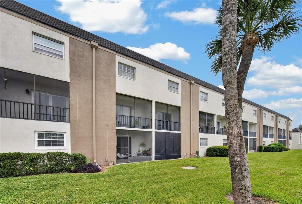 For Rent: $1,700 (2 beds, 1 baths, 1068 Square Feet)